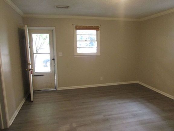 2nd image of 410 Dingle St