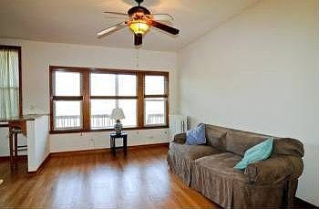 3rd image of 4417 N Malden St