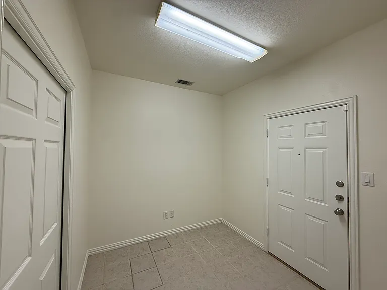 4612 Oak Club Dr — Photo 8