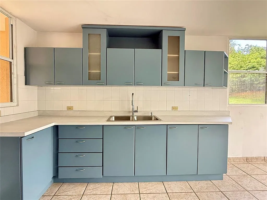 4 bed, 2.5 bath, 1600 sqft, $2,300 — Photo 4