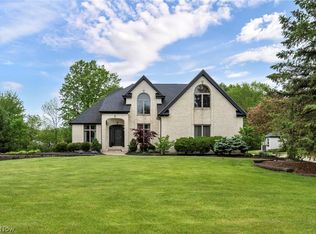 9871 Highland Dr, Brecksville, OH 44141