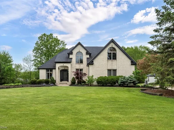 9871 Highland Dr, Brecksville, OH 44141