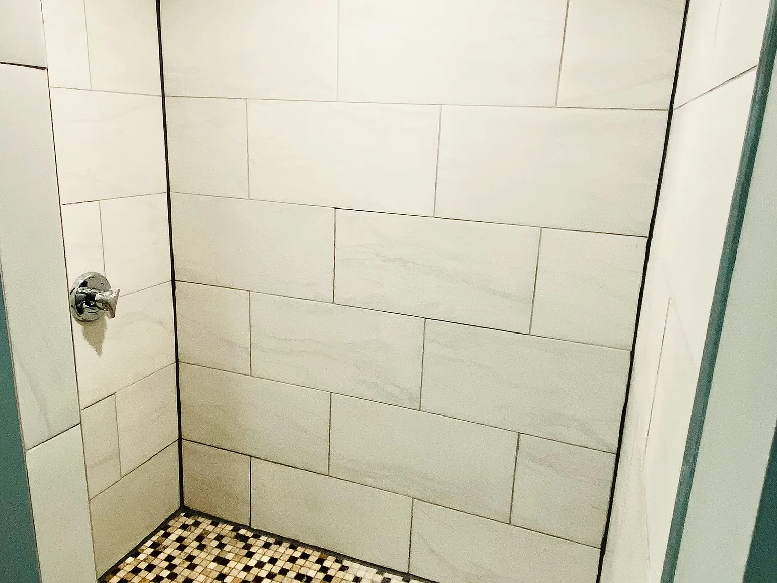 2 bed, 750 sqft, $2,400 — Photo 4