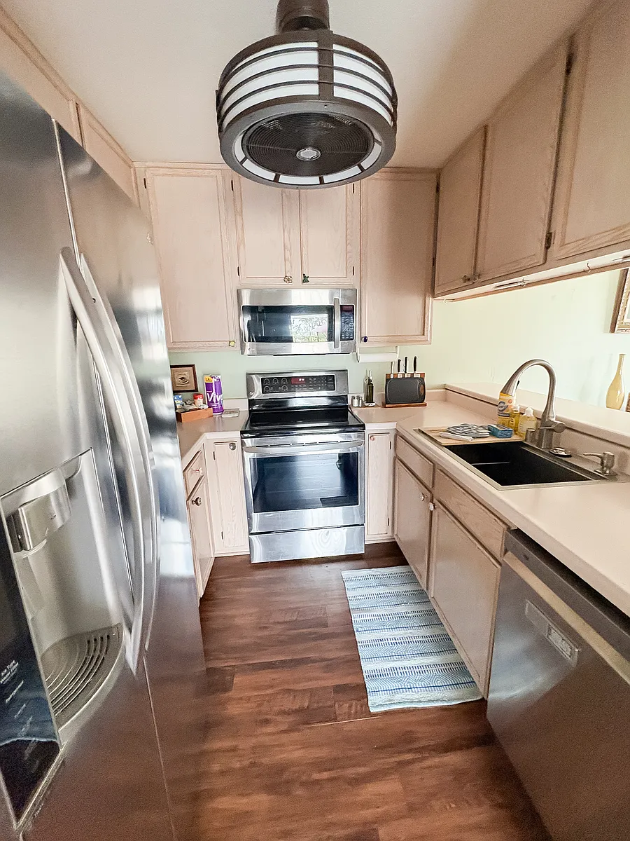 Building Photo - 669 Diamond Way #233