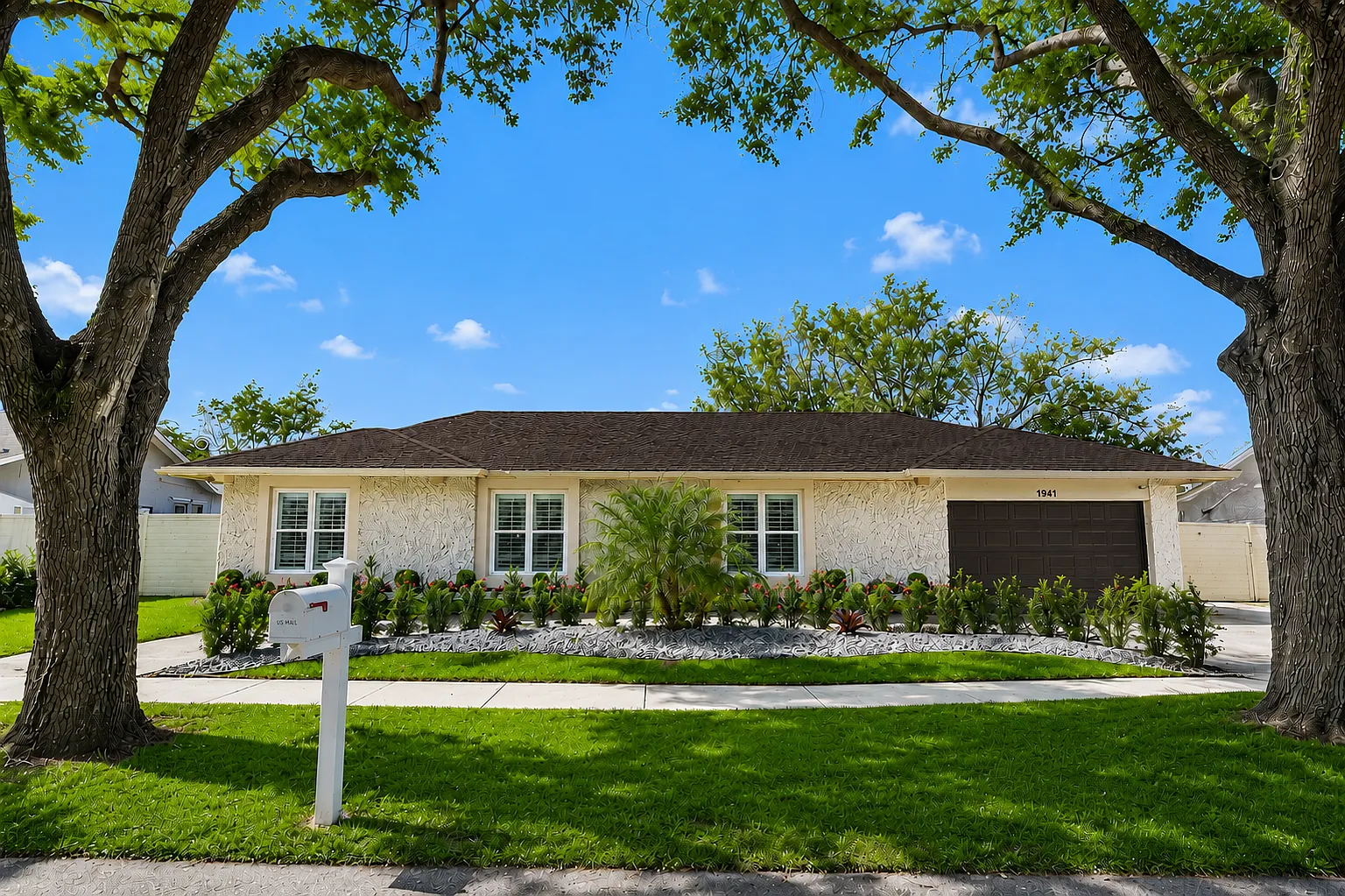 6 bed, 3100 sqft, $8,950 — Photo 2