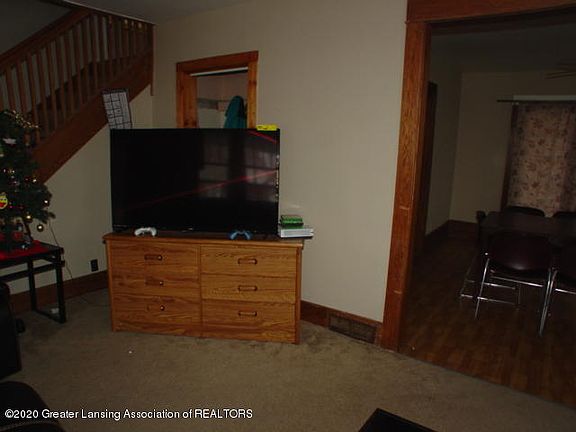 4th image of 206 Clifford St