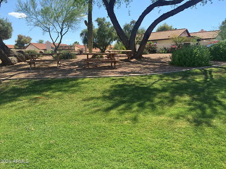 1543 N La Rosa Dr — Photo 18