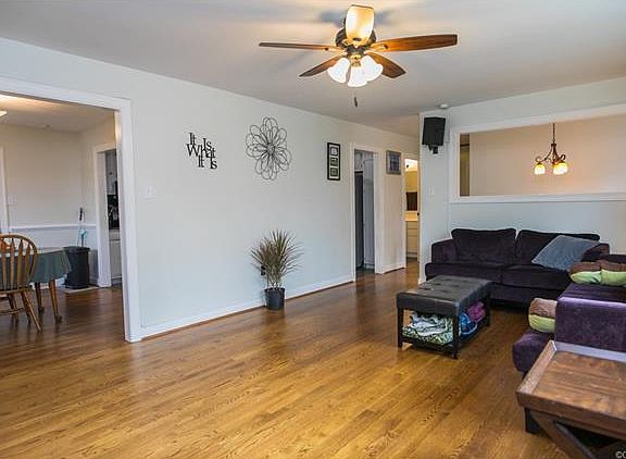 3rd image of 125 Fairwood Dr