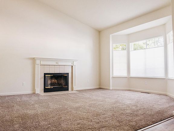 Living room - gas fireplace