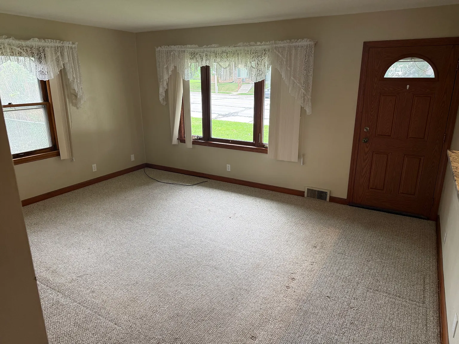3 bed, 1120 sqft, $2,400 — Photo 4