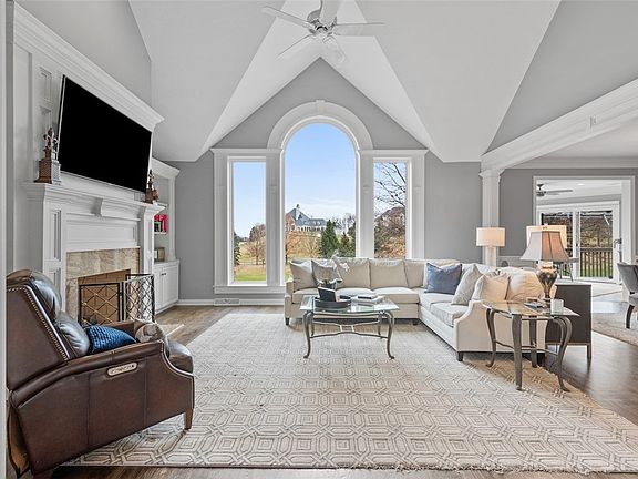 4th image of 3081 Annandale Dr