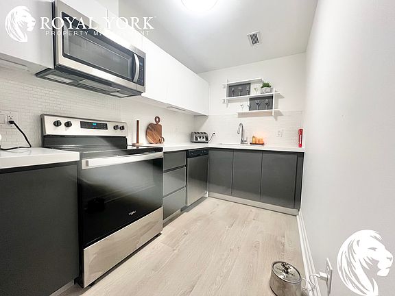 3rd image of 3290 Stella Cres #308