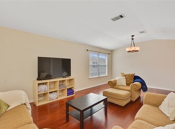 4th image of 113 Edison Dr