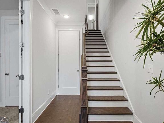 5th image of 816 S Columbia Dr