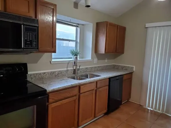 8010 Forest Ash, Live Oak, TX 78233