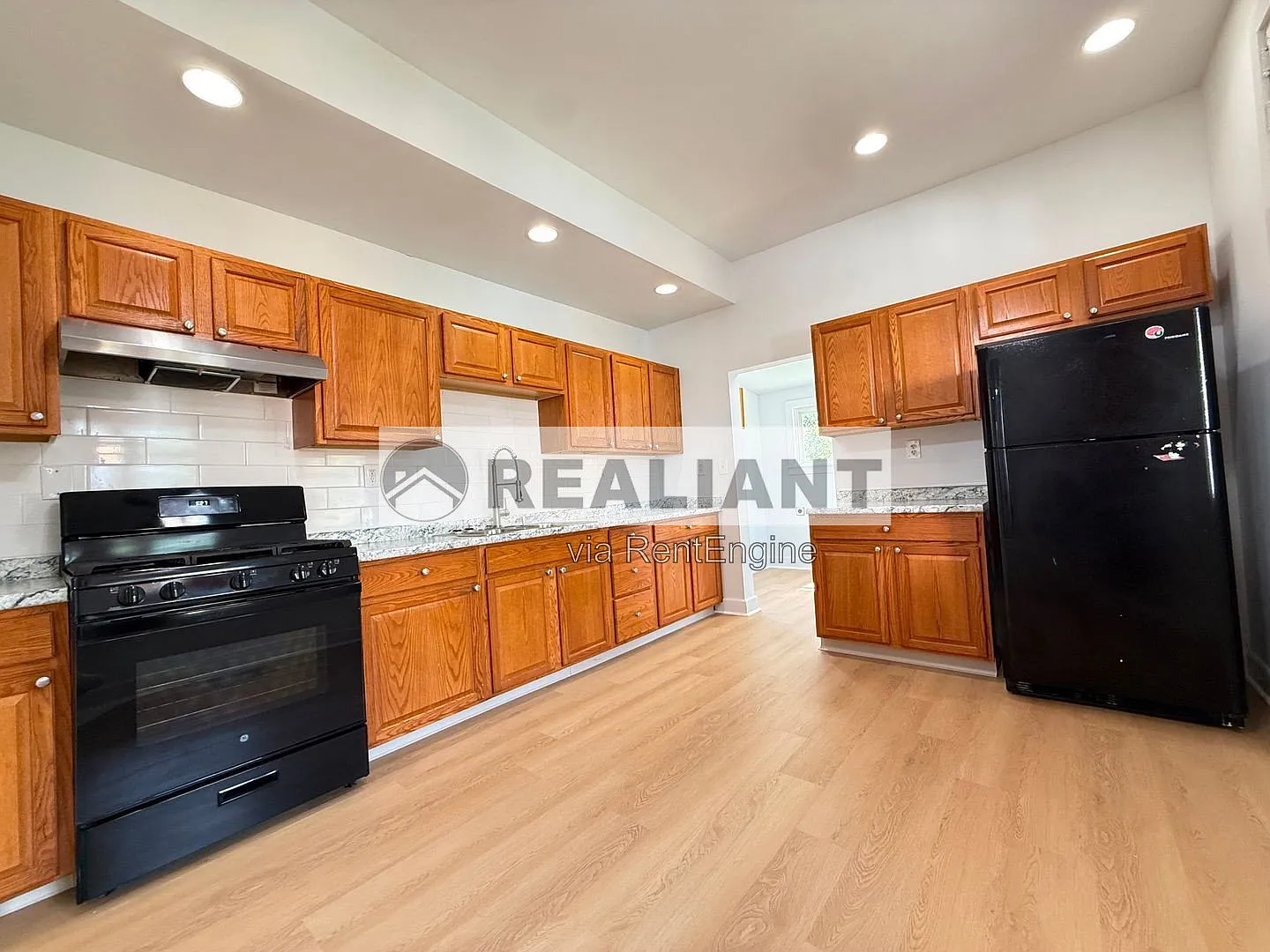 3 bed, 1.0 bath, $1,895 — Photo 4