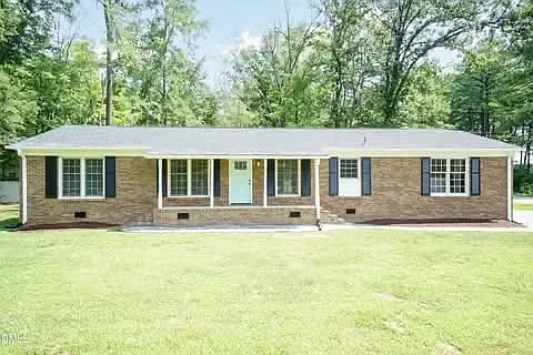 3 bed, 1412 sqft, $1,900 — Photo 1