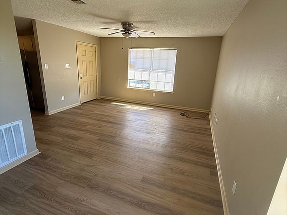 4th image of 500 Sweetbriar St APT C
