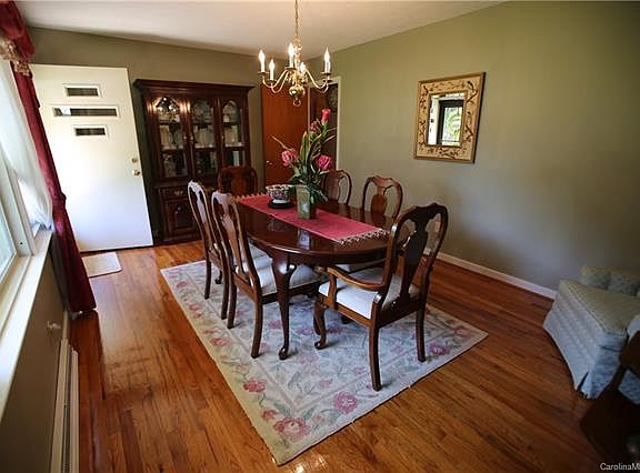 4th image of 815 Honeywood Ln