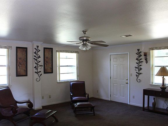 4th image of 703 Boxwood Dr