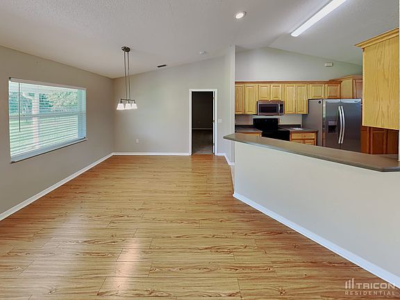 4th image of 124 Seven Oaks Dr