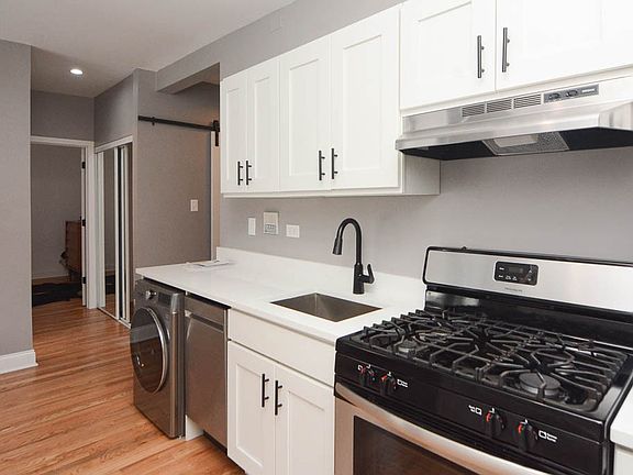 4th image of 630 W Stratford Pl #W3