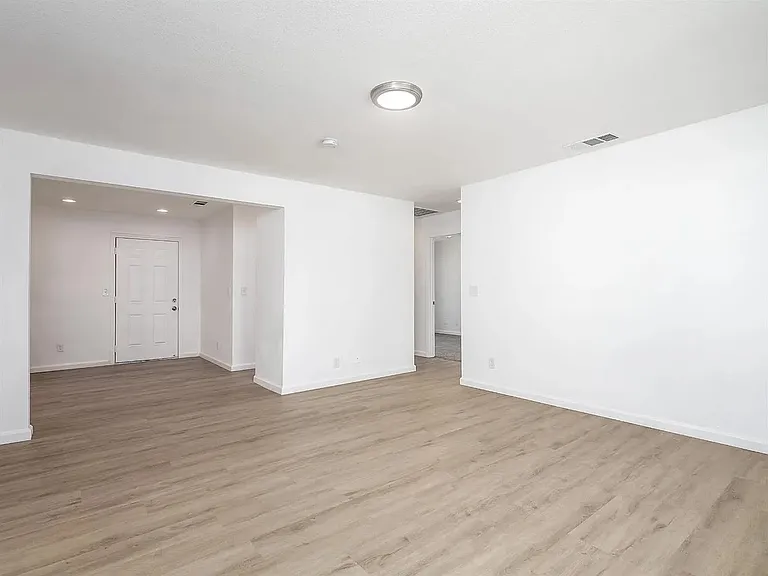 4014 E Turner Ave — Photo 4