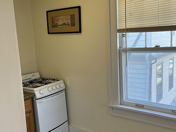 4th image of 240 W Lakelawn Pl #10699273