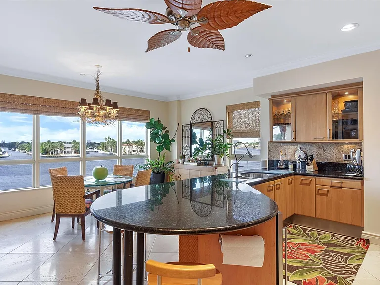 209 N Birch Rd #401 — Photo 4