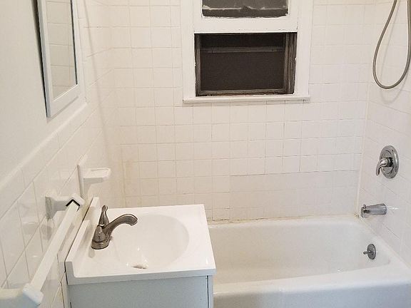 3rd image of 51 Lincoln Pl APT 1