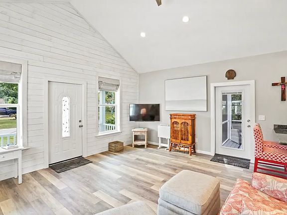 3rd image of 307 12th St