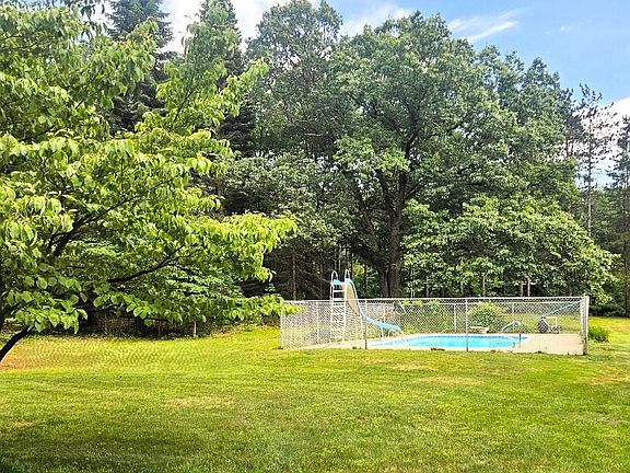 2nd image of 7040 Holly Dr