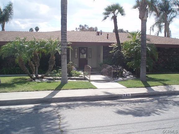 2nd image of 747 E Mockingbird Ln