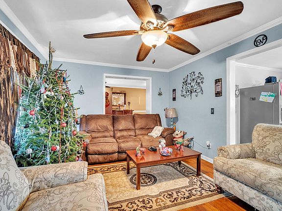 3rd image of 207 Blossom Dr