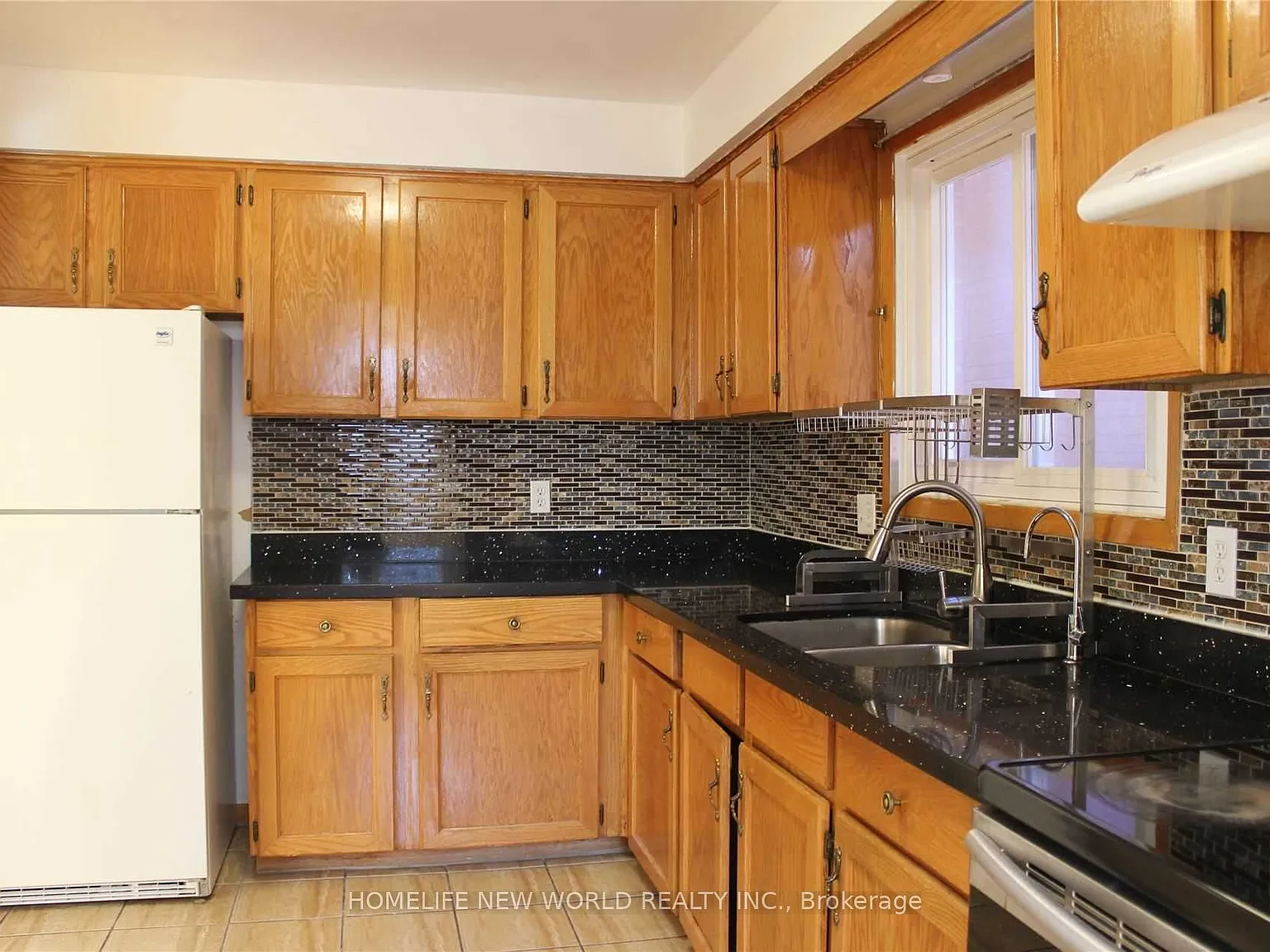 4 bed, $3,300 — Photo 2