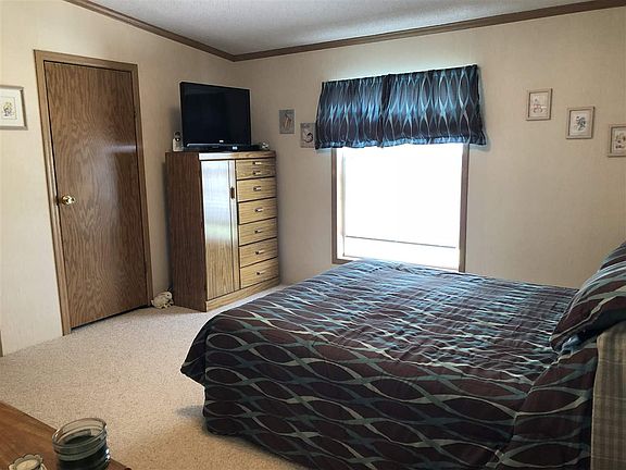 5th image of 151 Aspenwood Dr
