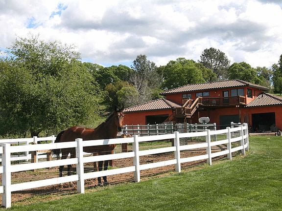Detached apt over garages and 4 stall barn (2 additional stalls in pasture)