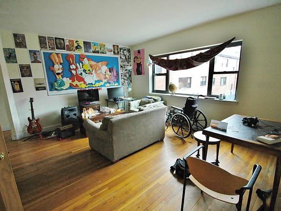 2nd image of 114 Longwood Ave APT 04
