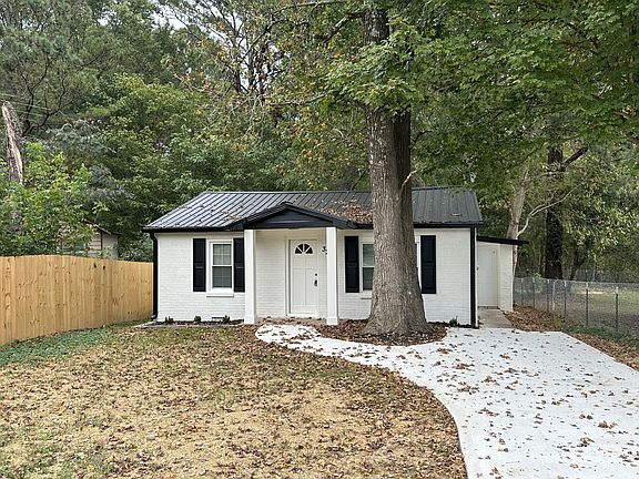 3rd image of 324 Dixie Dr NE