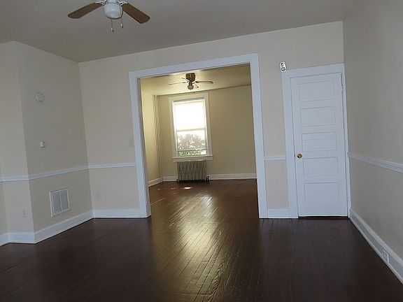 5th image of 718 Melville Ave