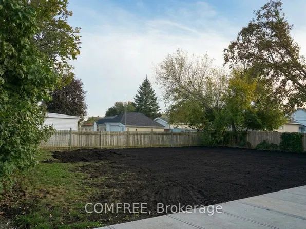 1416 Cumberland St, Cornwall, ON K6J 4K7