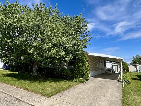 3rd image of 902 Pembrooke Ln