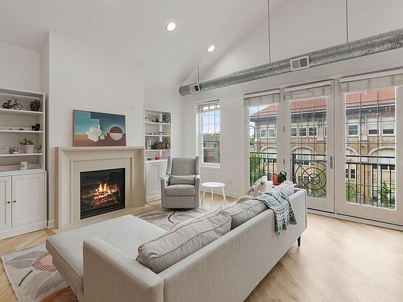 4th image of 1836 W Belmont Ave APT 4