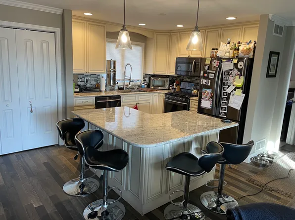 11711 Kenneth Ave #1, Huntley, IL 60142