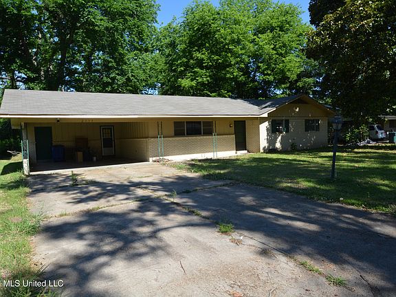 2nd image of 2111 Country Club Dr