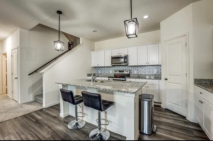 625 Colgate Cir — Photo 3