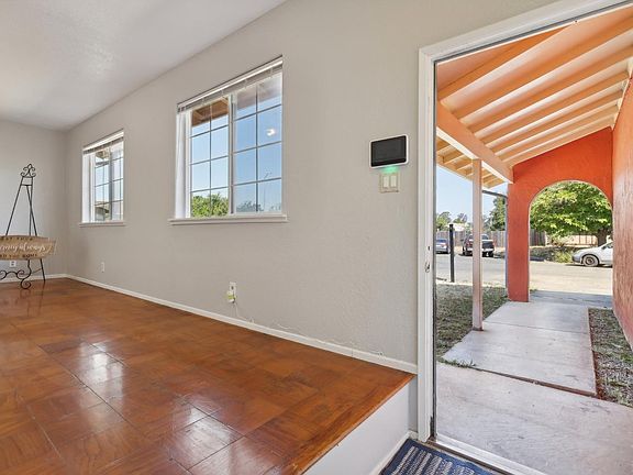 4th image of 112 Pacific Court
