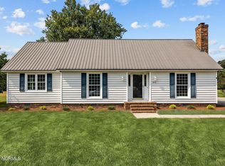 206 Cromartie Rd, Elizabethtown, NC 28337