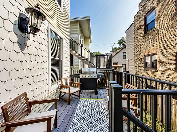 2nd image of 3943 N Paulina St #1