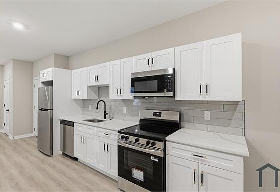 4th image of 4129 Ogden St #1